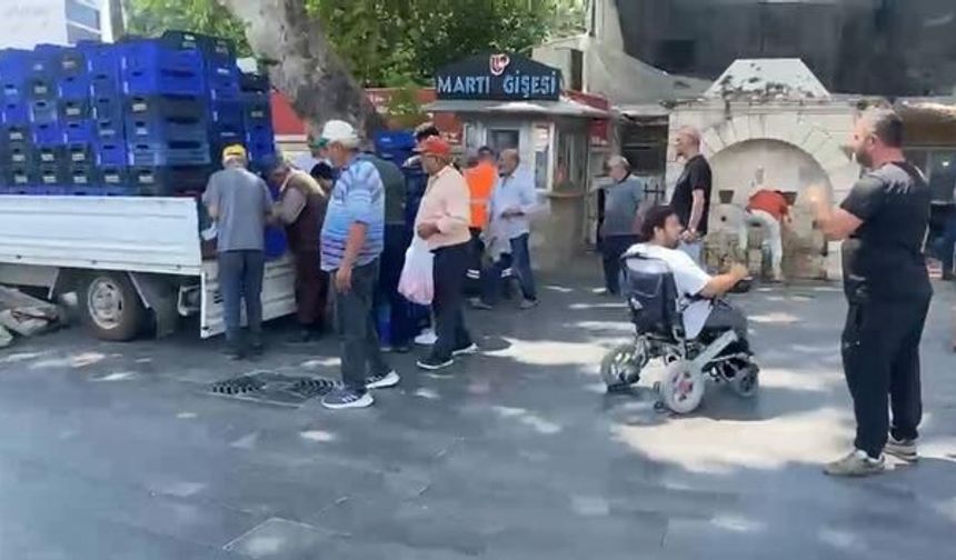Serik'te Satılamayan 4 Ton Domates Ücretsiz Dağıtıldı