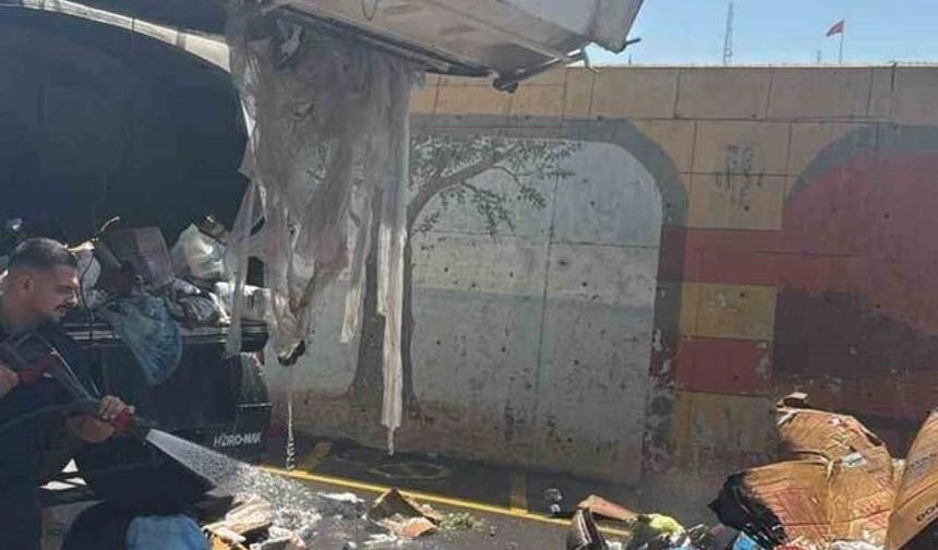 Yalova'da Seyir Halindeki Çöp Kamyonunda Yangın Paniği