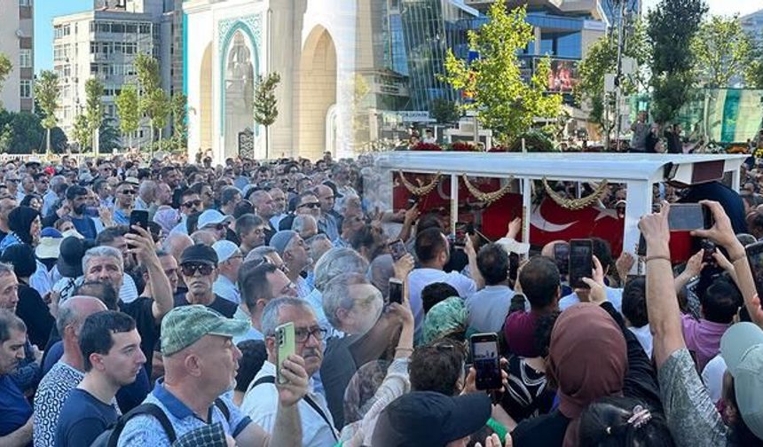 Yeşilçam'ın Usta İsmi Kadir İnanır Son Yolculuğuna Uğurlandı