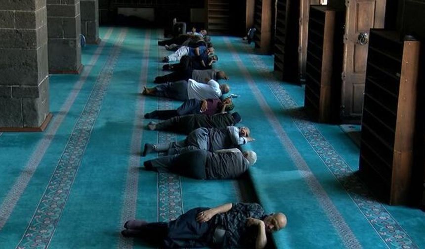 40 Derecelik Sıcaktan Kaçış: Vatandaşlar Serinlemek İçin Camilere Akın Etti