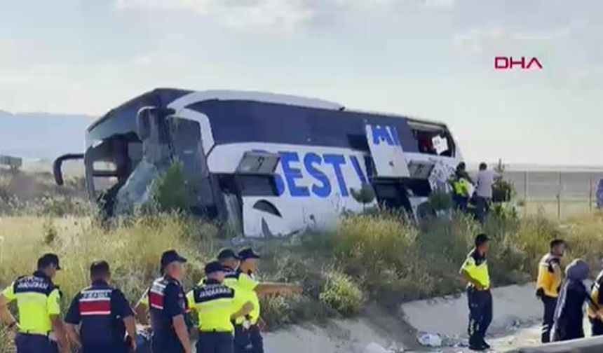 Aksaray'da Yolcu Otobüsü Kontrolden Çıkarak Yoldan Çıktı
