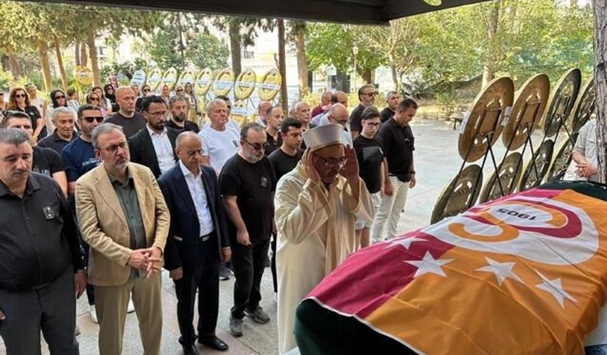 Aziz Üstel İzmir'de Son Yolculuğuna Uğurlandı