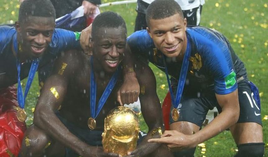Benjamin Mendy 2018 Dünya Kupası Altın Madalyasını Açık Artırmada Satışa Çıkardı