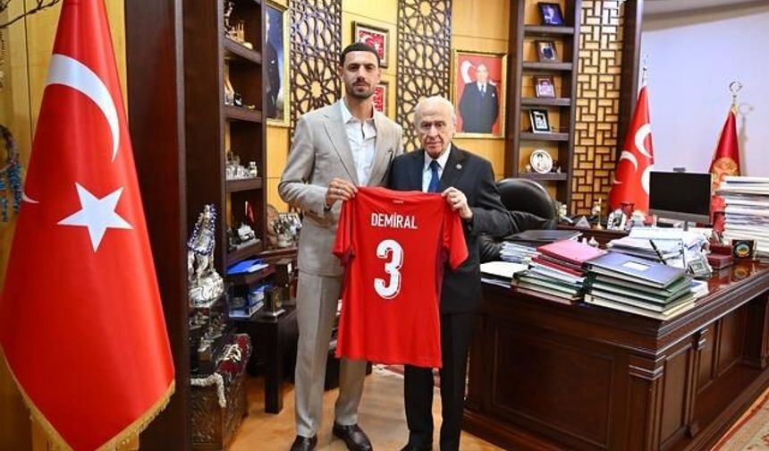 Devlet Bahçeli, Milli Futbolcu Merih Demiral'ı Makamında Ağırladı