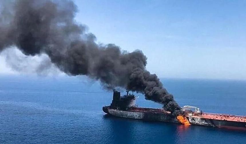 Husiler Suudi Arabistan'ın Petrol Tankerine Balistik Füze Saldırısı Düzenledi