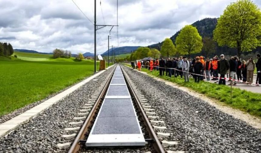 İsviçre'de Tren Raylarına Güneş Paneli Yerleştirildi: Demiryollarında Enerji Üretimi Başladı