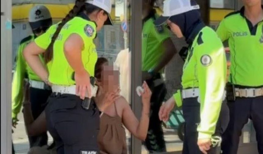 İzmir'de Taksi Sürücüsü ile Yolcu Arasında Güzergah Tartışması Kavgaya Dönüştü