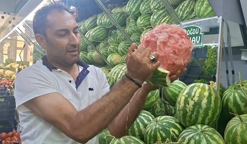 Manav Salih Aydoğdu, Bıçak Kullanmadan Karpuz Soyma Yöntemiyle Dikkat Çekti