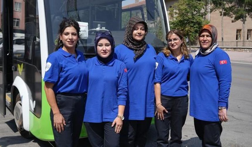 Niğde'de Elektrikli Otobüslerin Direksiyonuna Kadın Şoförler Geçti