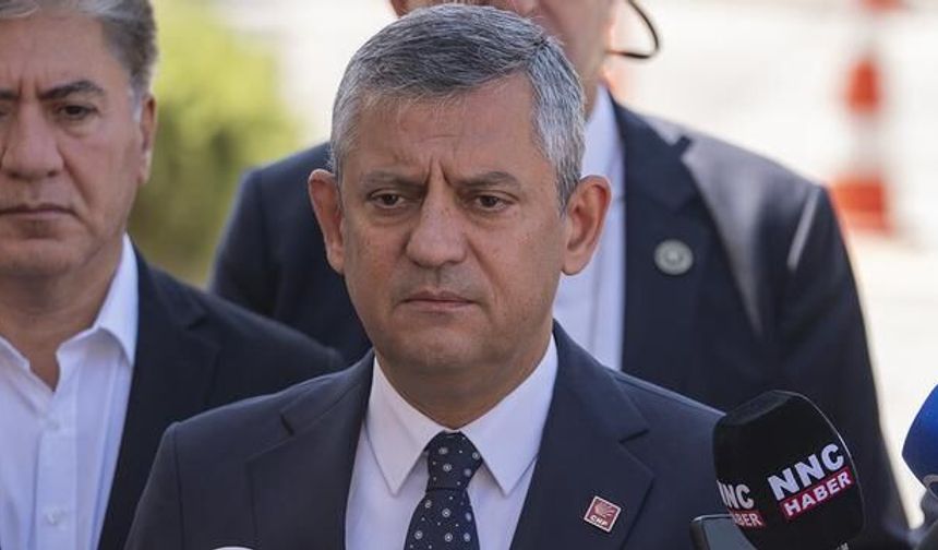 Özgür Özel'in Toplantısı Ertelendi: Yeni Parti Hazırlıkları Sürüyor