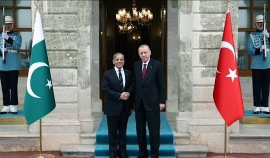 Pakistan Başbakanı Şahbaz Şerif, Cumhurbaşkanı Erdoğan ile Görüşmek Üzere Türkiye'ye Geliyor
