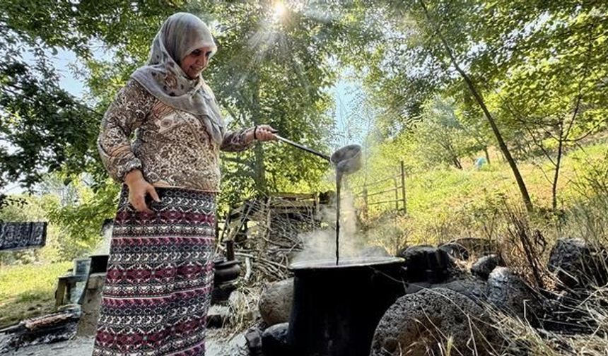 Sivan Dut Pekmezi Geleneği Bingöl'den Dünyaya Ulaşıyor