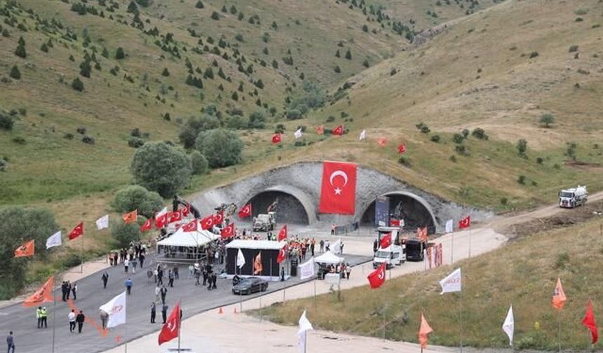 Sivas Çamlıbel Geçidi'nde Ulaşım Kolaylaşacak: Çamlıbel Tüneli'nin Temeli Atıldı