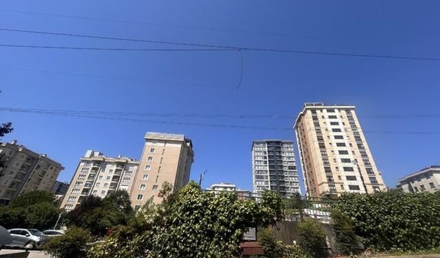 Ümraniye'de Sıcak Havalarda Yüksek Gerilim Hattı Kopması ve Yangın