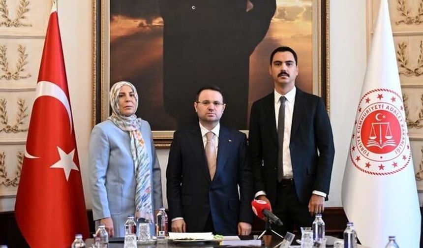 Adalet Bakanı Gürlek, Muhsin Yazıcıoğlu'nun Ailesiyle Görüştü