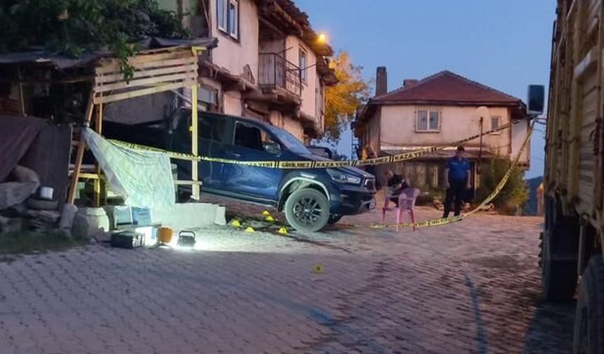 Afyonkarahisar'da 77 Yaşındaki Baba, Oğluyla Tartışan İki Kişiyi Öldürdü