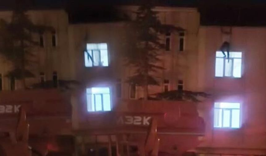 Aksaray'da Çatıdan Eve Girmeye Çalışan Adam 3. Kattan Düştü