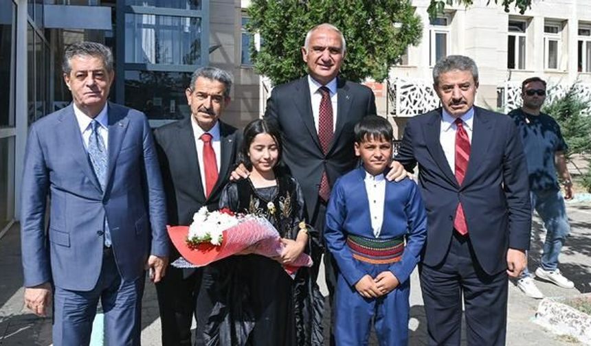 Bakan Ersoy Şırnak'ta İl Halk Kütüphanesi Açılışını Gerçekleştirdi
