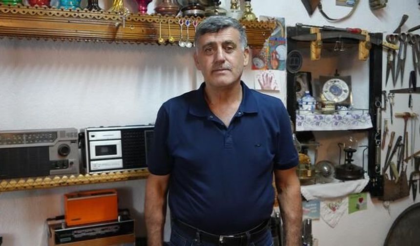 Evinin altında sakladığı hazineyi açtı: Tam 3 bin parça var