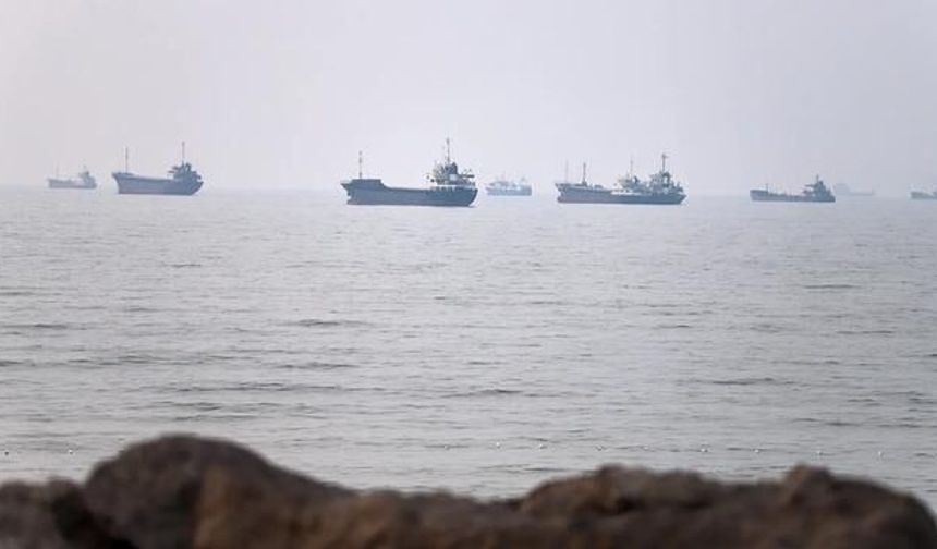 İran Meclisi Hürmüz Boğazı'ndan Geçen Gemilerden Hizmet Ücreti Alınmasını Onayladı