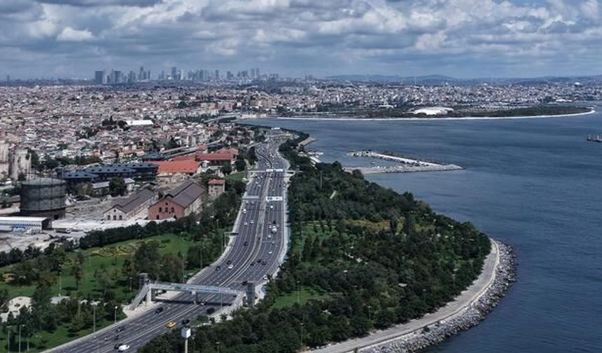 İstanbul'da Sıcaklık 8 Derece Düştü, Gökyüzü Tarihi Mekanlarla Görsel Şölen Yarattı
