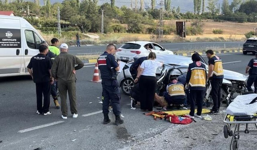 Kastamonu'da otomobil su kanalına çarptı: 2 ölü, 4 yaralı