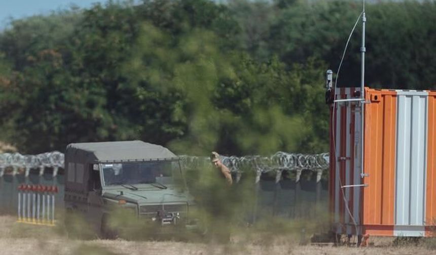 Macaristan'da Gripen Savaş Uçağı Düştü: Pilot Fırlatma Koltuğuyla Kurtuldu