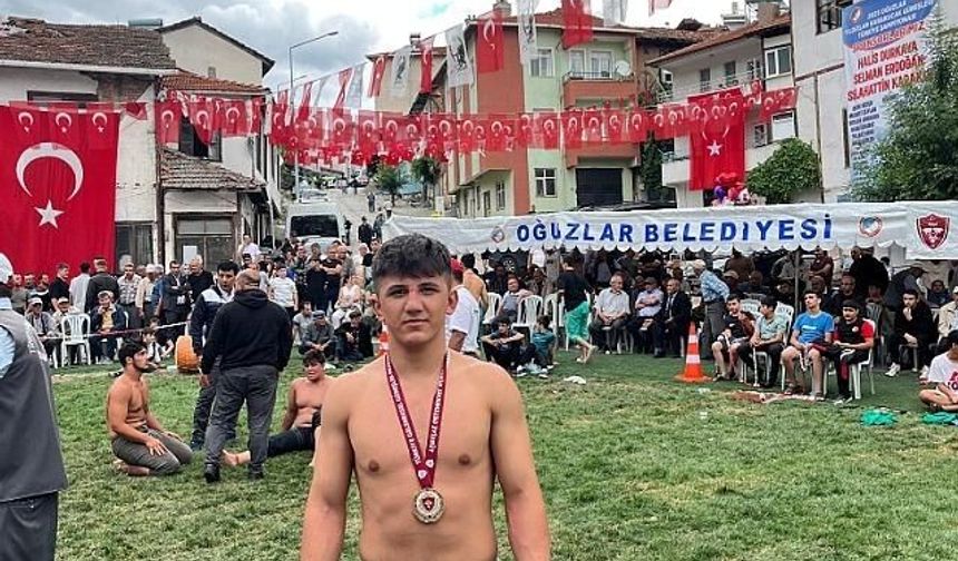 Milli Güreşçi Volkan Bilgin 17 Yaş Altı Dünya Şampiyonasında Bronz Madalya Kazandı