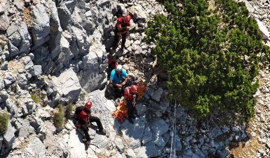 Ölüdeniz'de Yamaç Paraşütü Kazası: Pilot ve Turist Hayatını Kaybetti