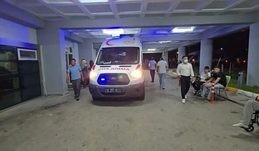 Orhaneli'de Düğün Yemeği Sonrası 100'den Fazla Kişi Hastaneye Kaldırıldı