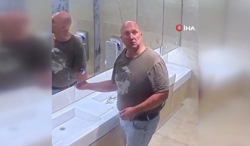 Sabun Akmayınca Aynayı Yumrukladı: Olay Anı Kamerada