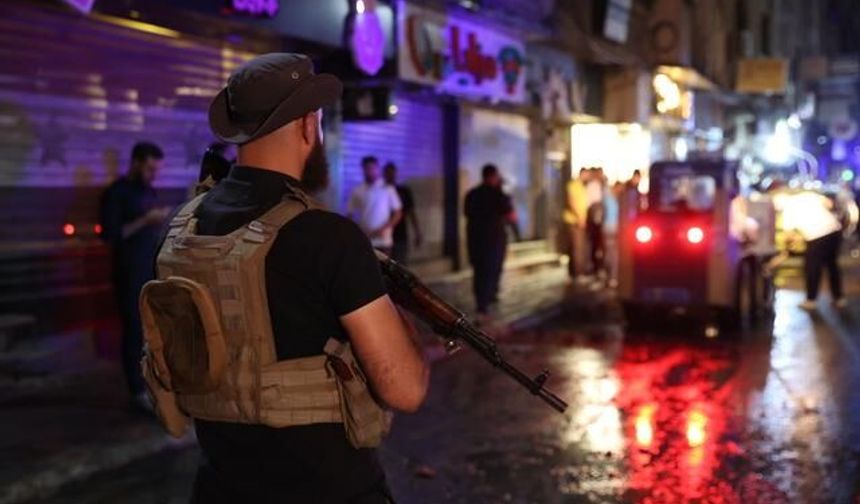 Şam Ceramana Mahallesi'nde Minibüse Yerleştirilen Patlayıcı Paniğe Yol Açtı