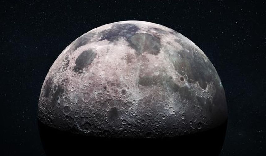 SpaceX Falcon 9 Roket Parçası Ay'a Çarptı, NASA Bölgeyi İnceliyor