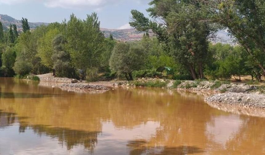 Tağar Çayı'nın Rengi Değişti, Yüzme Keyfi Yağış Sonrası Kesintiye Uğradı