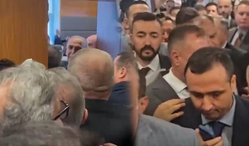 TBMM Adalet Komisyonu'nda Kapı Gecikmesi İzdihama Neden Oldu