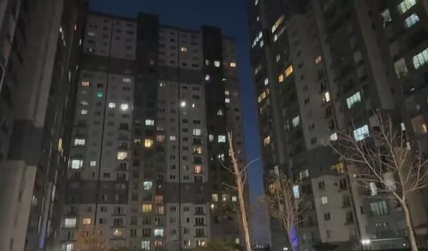 Esenyurt'ta otomobil yangını 28 katlı binaya sıçradı, 42 kişi dumandan etkilendi