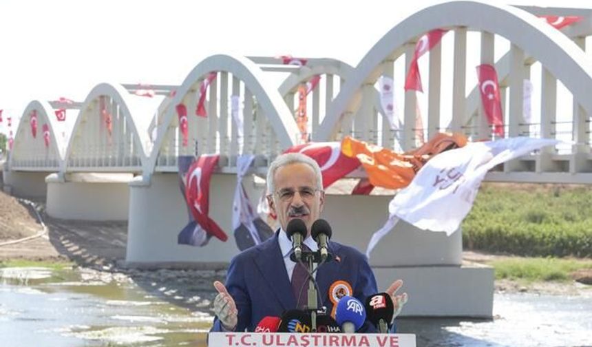 İzmir'de Tarihi Gediz Köprüsü Yeniden Hizmete Açıldı