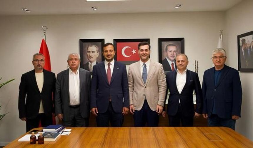 Üsküdar'da 4 CHP'li Meclis Üyesi AK Parti'ye Katıldı