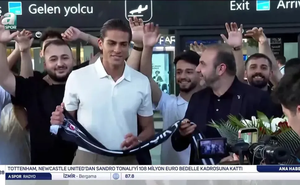 Beşiktaş'ın Yeni Kalecisi Doğan Alemdar'a Coşkulu Karşılama