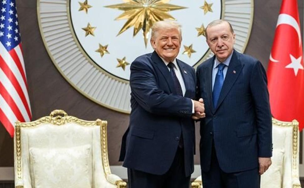 Beyaz Saray, Trump ve Erdoğan'ın NATO Zirvesi'ndeki Tokalaşma Anını Paylaştı