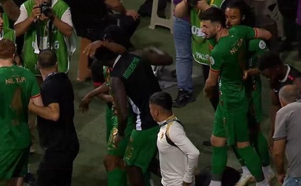 Amedspor, Beşiktaş karşısında 22 dakikada 2-0 öne geçti