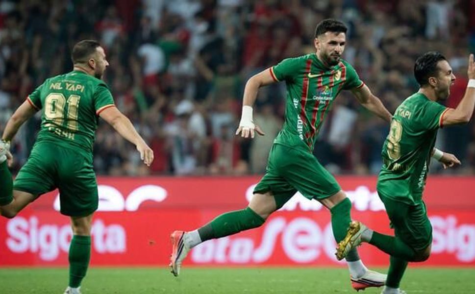 Amedspor Süper Lig'de Beşiktaş'ı 3-2 Yenerek Liderliğe Yükseldi