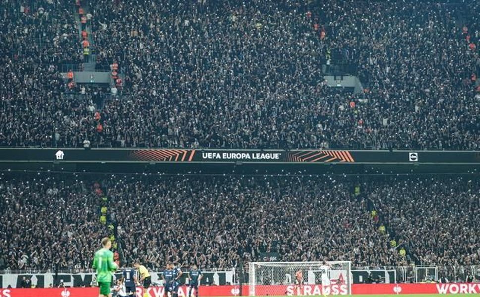 Beşiktaş Taraftarları Takımlarını Coşkuyla Destekledi