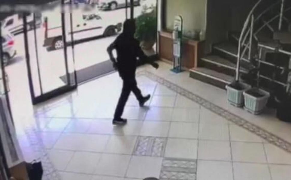 Beykoz'da sendika binasında ruhsatsız silahla ateş eden kişi yakalandı