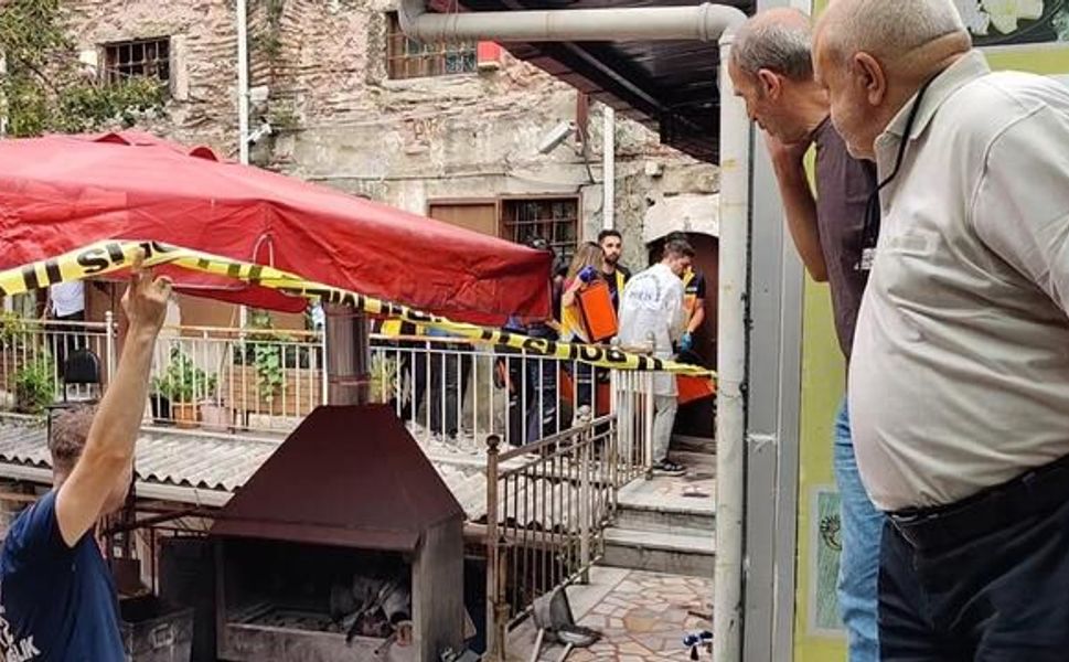 Fatih'teki döviz bürosunda sahte dolar kavgası: 2 ölü, 2 yaralı