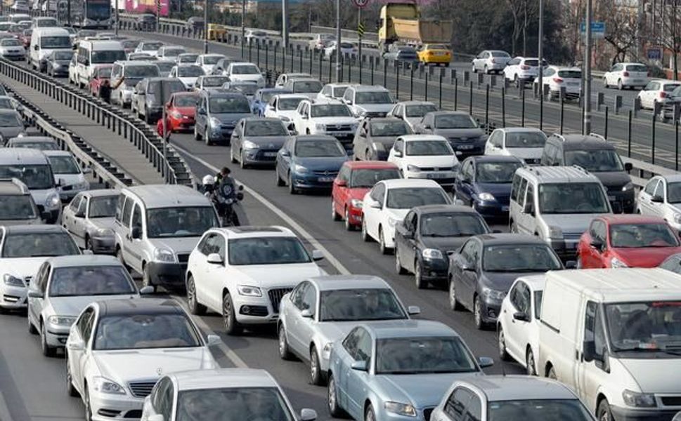 İstanbul'da akşam saatlerinde trafik yoğunluğu yüzde 80'e ulaştı
