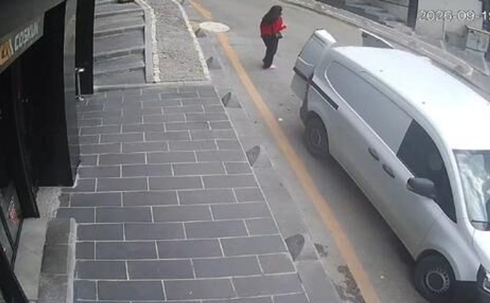 Karabük'te meydana gelen trafik kazası güvenlik kamerasına yansıdı