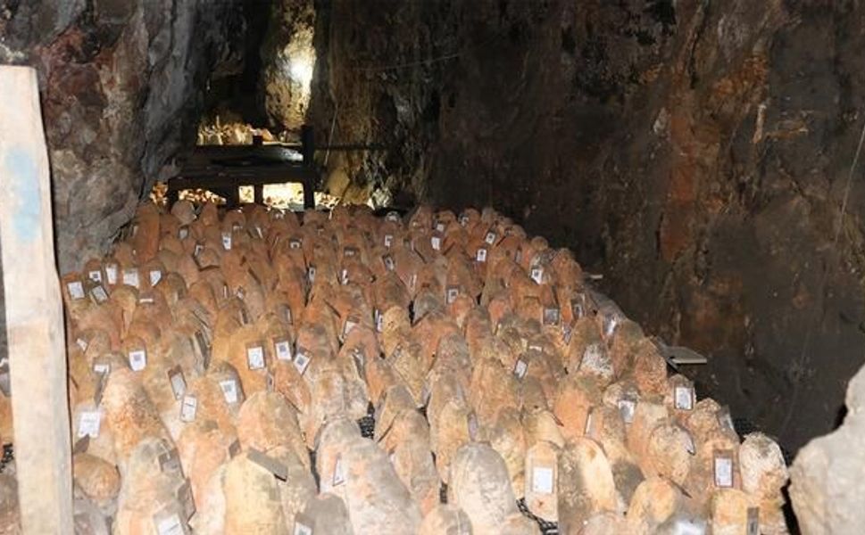Karaman'da 6 ay mağarada olgunlaştırılan Divle Obruk Peyniri satışa sunuluyor