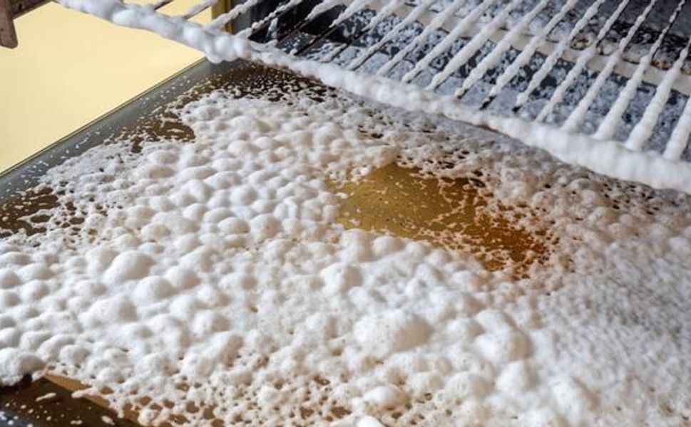 Karbonat ve bulaşık deterjanıyla fırın camları kolayca temizleniyor