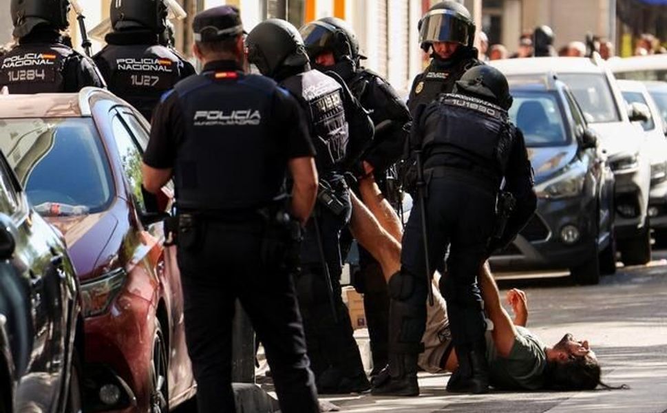Madrid'de 70 Yıldır Oturduğu Evden Zorla Çıkarılan 87 Yaşındaki Kadın İçin Ülke Genelinde Protesto